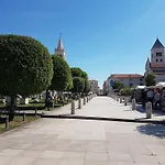 Varos Апартаменты